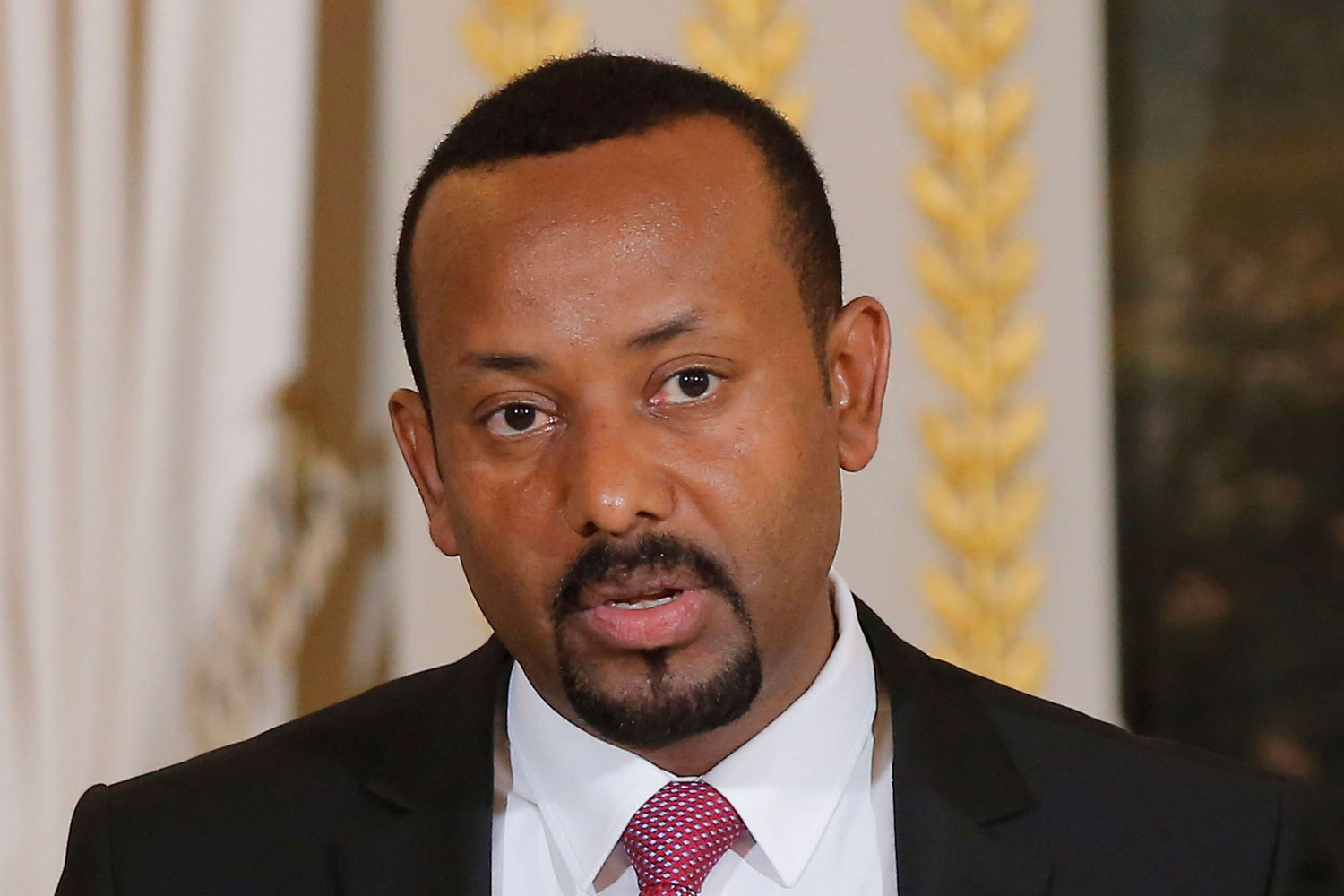 رئيس وزراء إثيوبيا يتوسط لحل الأزمة بين الانتقالي السوداني والمعارضة