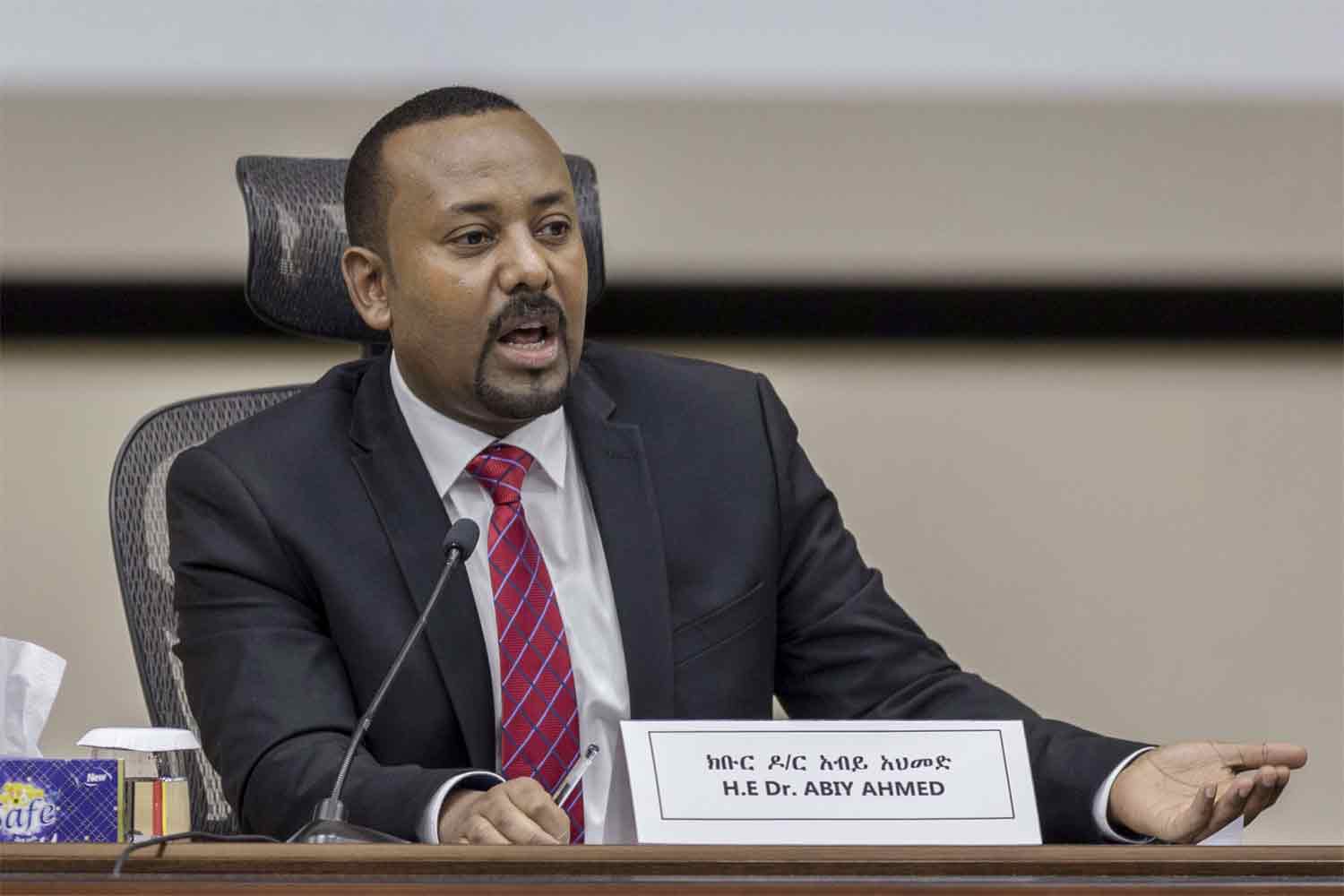 إصلاحات آبي السياسية بعد سنوات من حكم بيد من حديد أدت إلى تفاقم القومية الإثنية والصراع  على السلطة