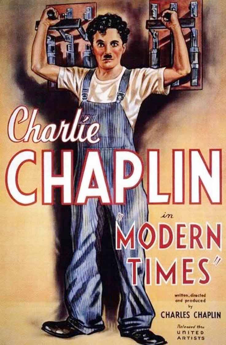 الأزمنة الحديثة عرض في دور العرض الأميركية في 5 فبراير 1936 بعد خمس سنوات من فيلم شابلن السابق أضواء المدينة، وقوبل من جانب الصحافة بترحيب كبير