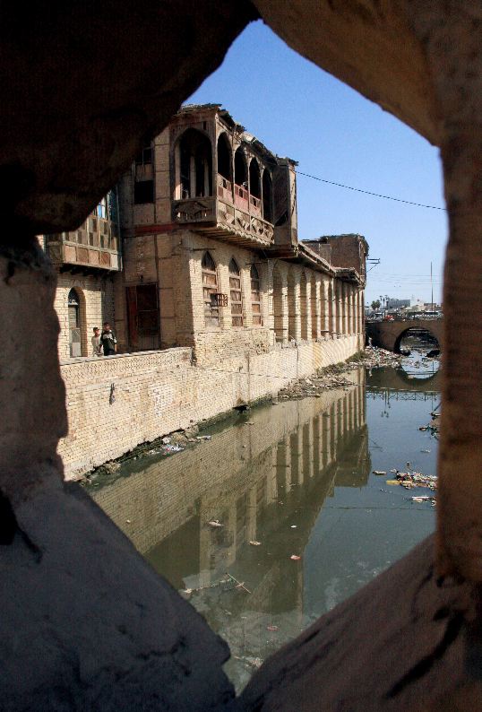 تحف معمارية تعاني الإهمال