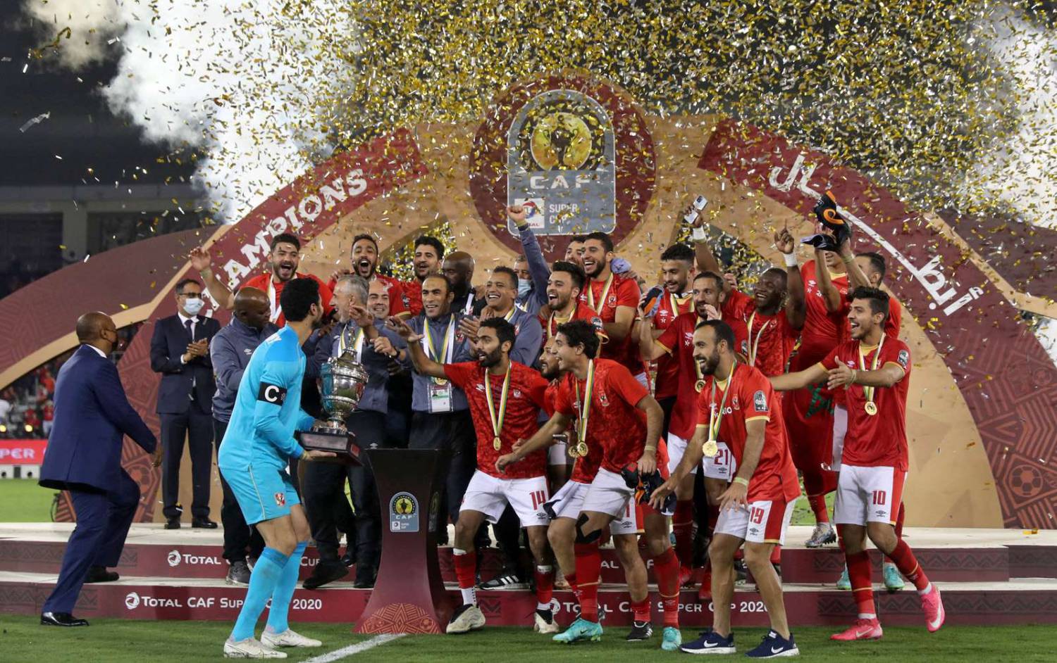 في ثوب البطل 