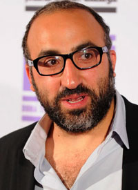 طابع مسرحي لفيلم أحمد الغصين