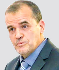 كمال رزيق: نظام الرقابة يفرض القيام بأخذ عينات من الحاويات لتحليلها