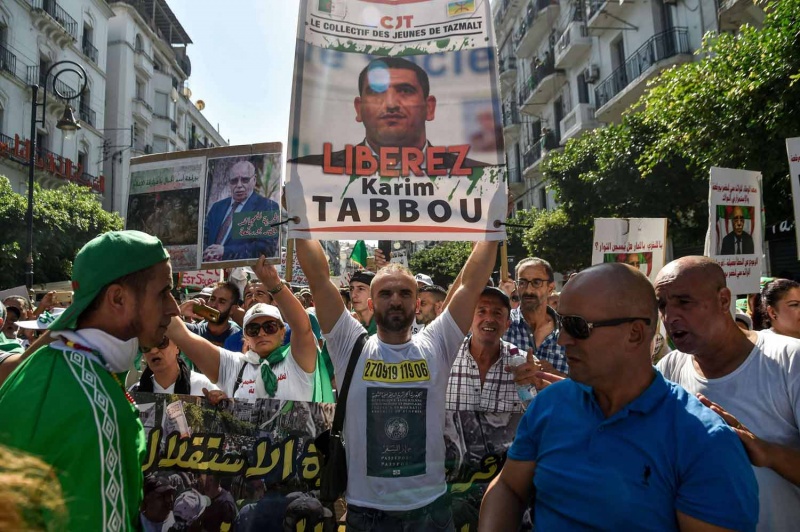 كريم طابو يعد أحد أكثر الوجوه شعبية في الحراك المناهض للنظام الجزائري