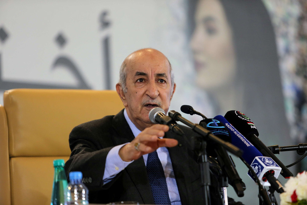 بالنسبة إلى الرئيس عبدالمجيد تبون سيمثل إقرار الدستور بداية جديدة تلقى الترحيب بعد أن أطاحت المظاهرات الشعبية في العام الماضي بسلفه
