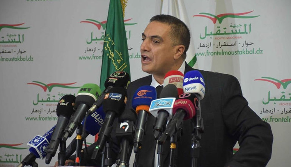 الخبرة التي يتمتع بها بلعيد في التنظيمات وكذلك نفوذه المريب والقاتم فيها، عاملان مكّناه من الدخول في صراعات الكولسة، أوّلا لصالح حزبه القديم "جبهة التحرير الوطني"، ثم حزبه الجديد "المستقبل"