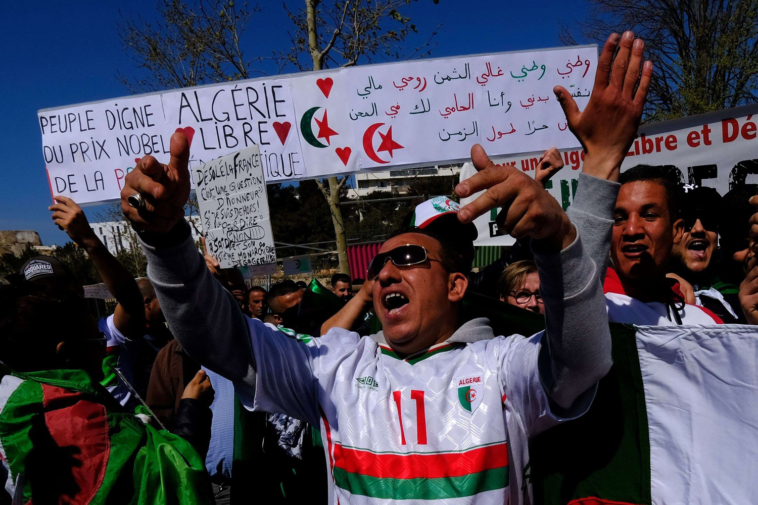 الشعب أطاح بنظام بوتفليقة رمزيا وسياسيا وأخلاقيا