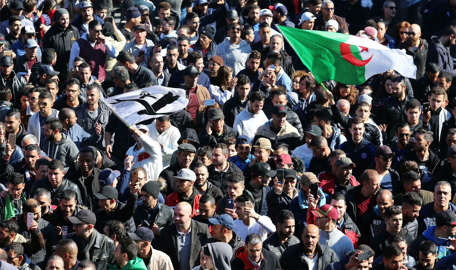 المثقفة المنتقدة للجيش بسبب تشدده مع احتجاجات الحراك الشعبي، انخرطت في مسار سلطة أفرزها العسكر