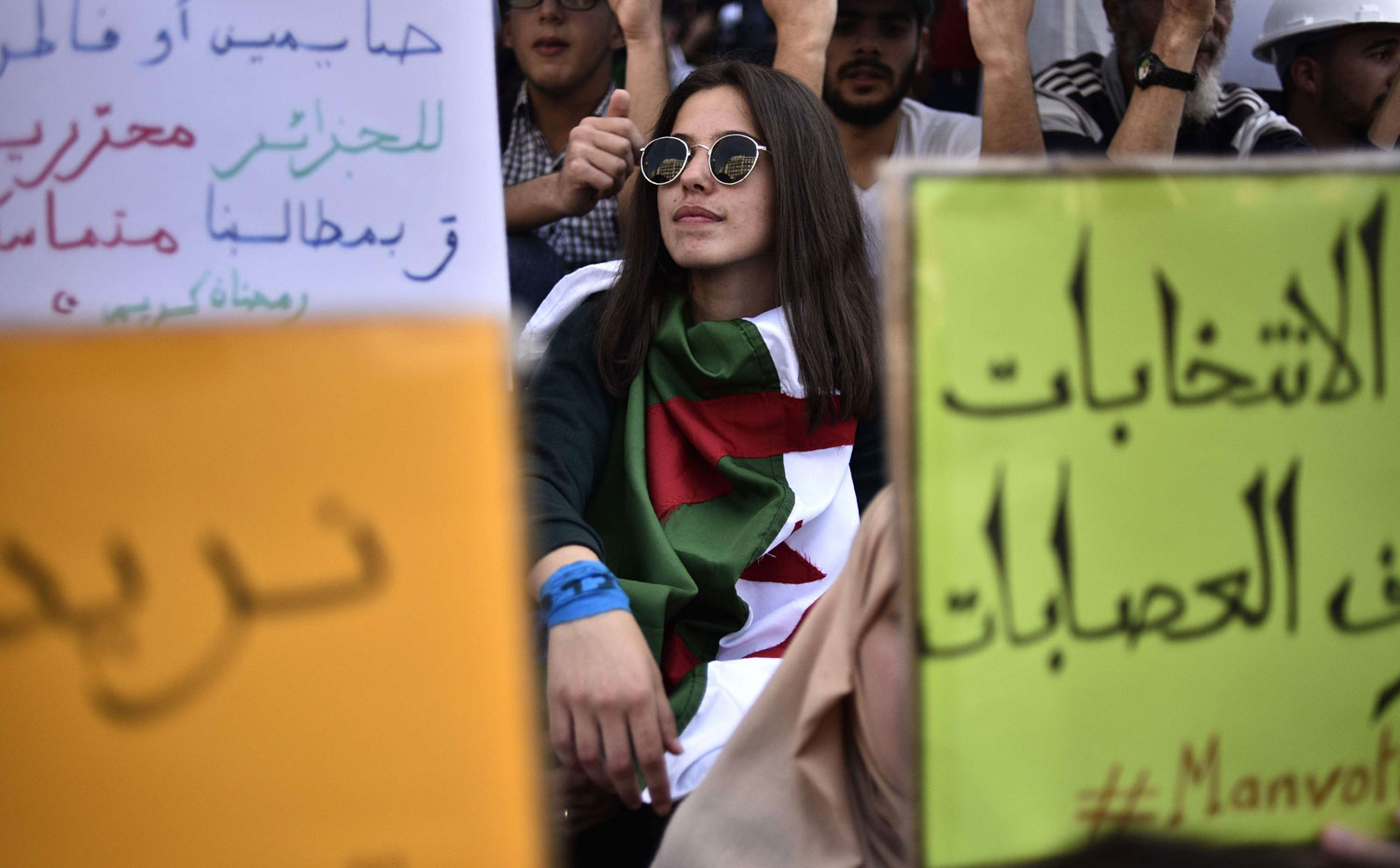  اصطدام مع مطالب وطموح الحراك الشعبي في تحقيق التغيير السياسي ورحيل بقايا السلطة