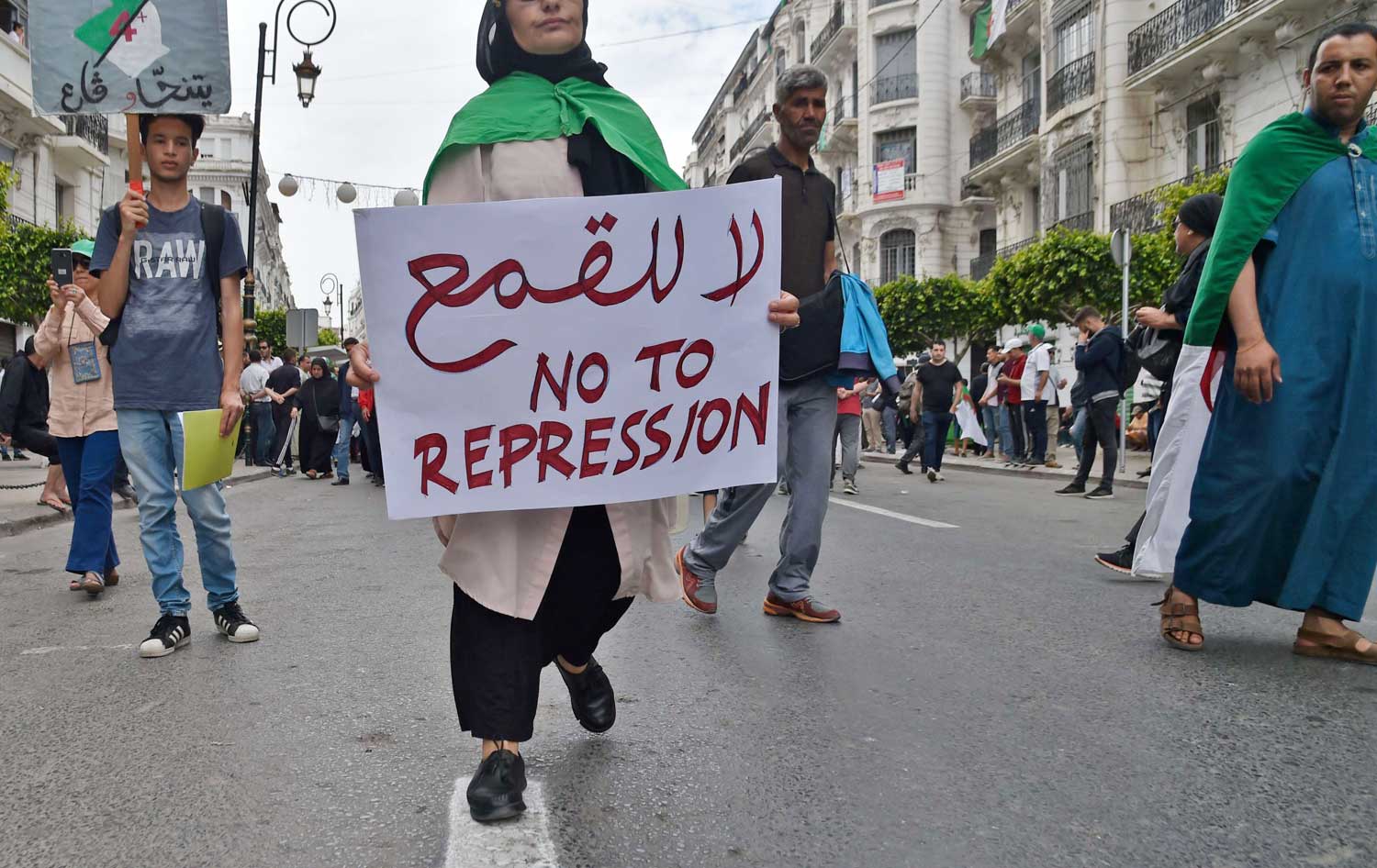 رفض متواصل للقبضة الحديدية