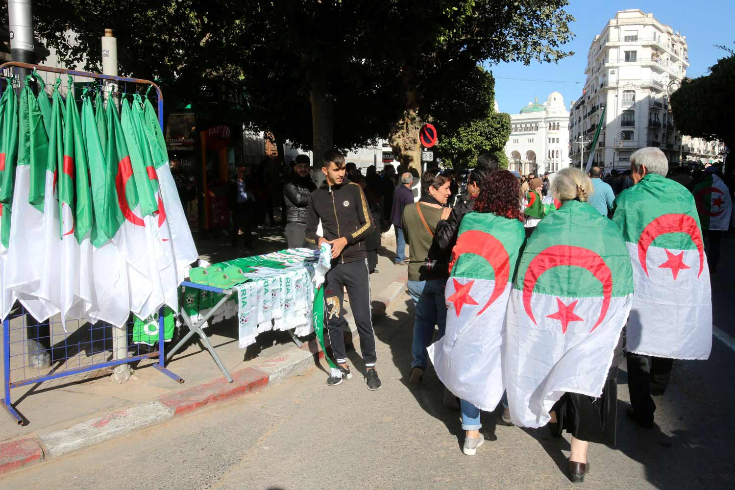 نحو إرساء جمهورية جديدة تستجيب لتطلعات المحتجين