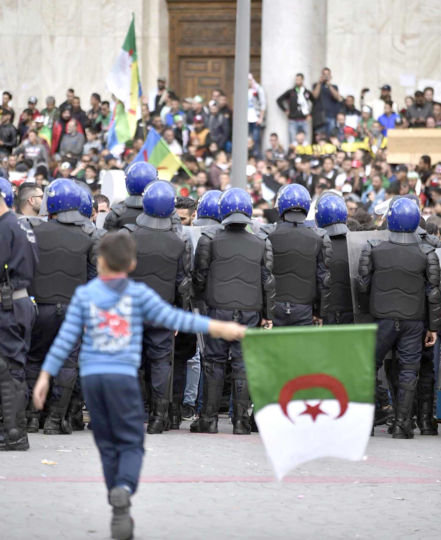 بحجة الفوضى الشرطة الجزائرية تعنّف المتظاهرين