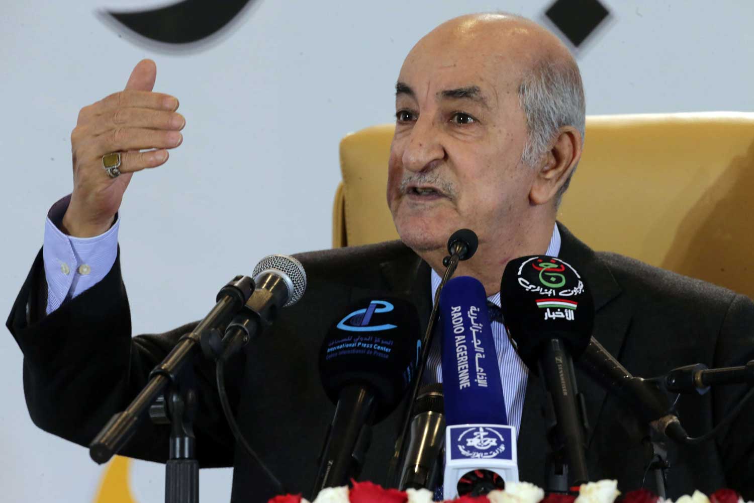 كورونا تؤخر أجندة الرئيس لتعديل الدستور