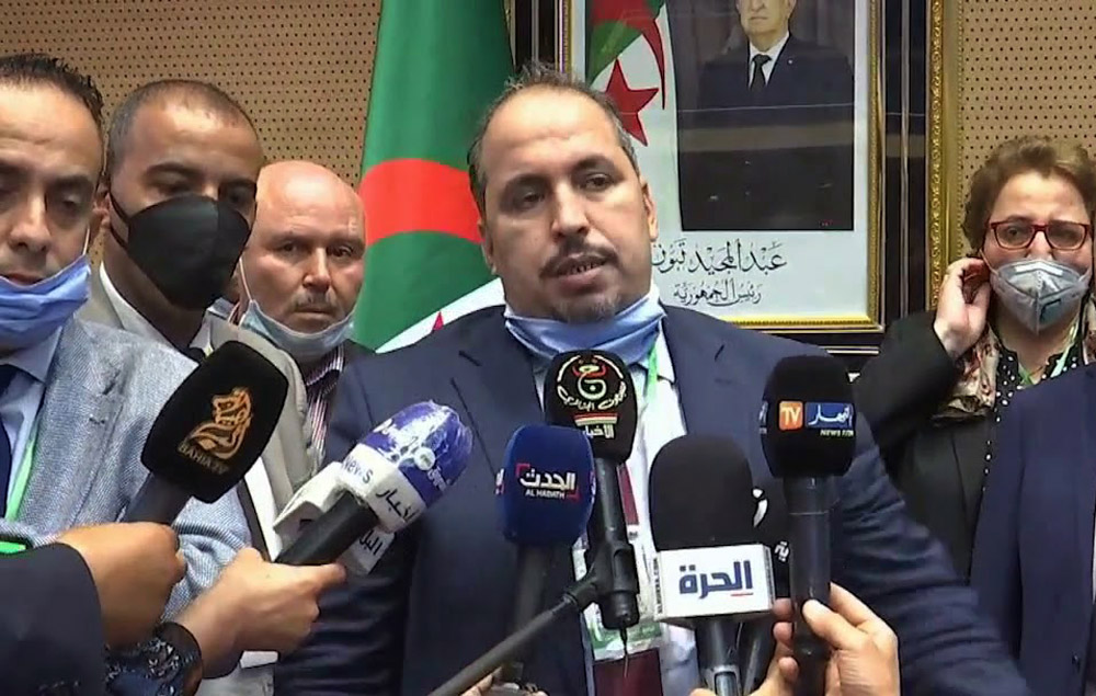 بعجي يتوجه إلى تكرار الخطاب ذاته الذي نفّر الشارع من حزبه، رغم إدراك الجميع أن مصير جبهة التحرير الوطني مرتبط بمدى خدمتها للسلطة، ولا أمل لها في وعاء شعبي حقيقي