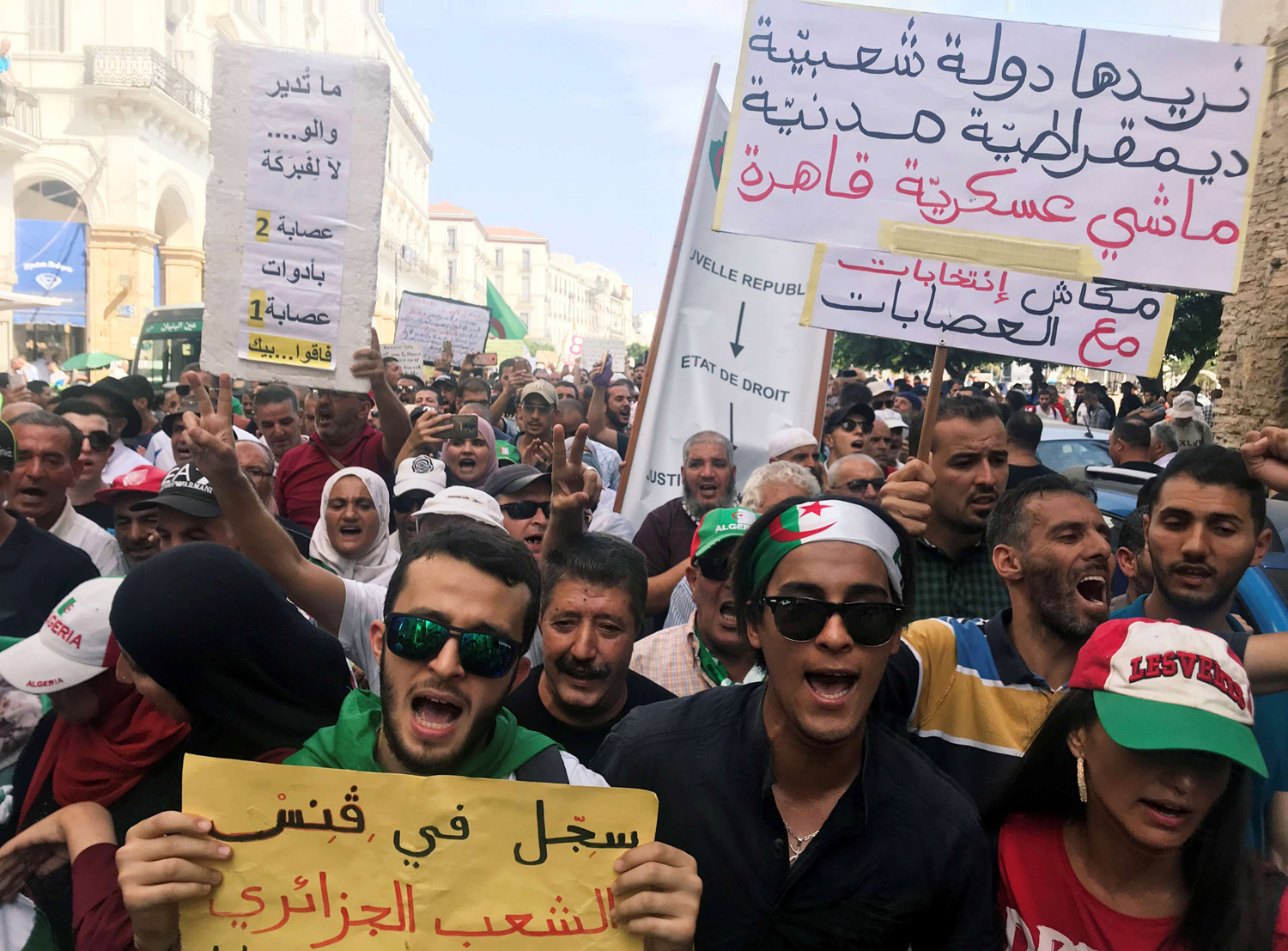الاحتجاج من الشارع إلى المؤسسة العسكرية