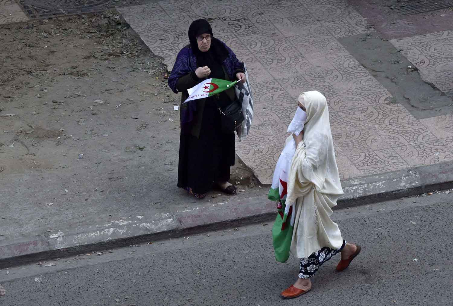 اللمسة الأنثوية حصّنت المسيرات المليونية من القمع والتعنيف