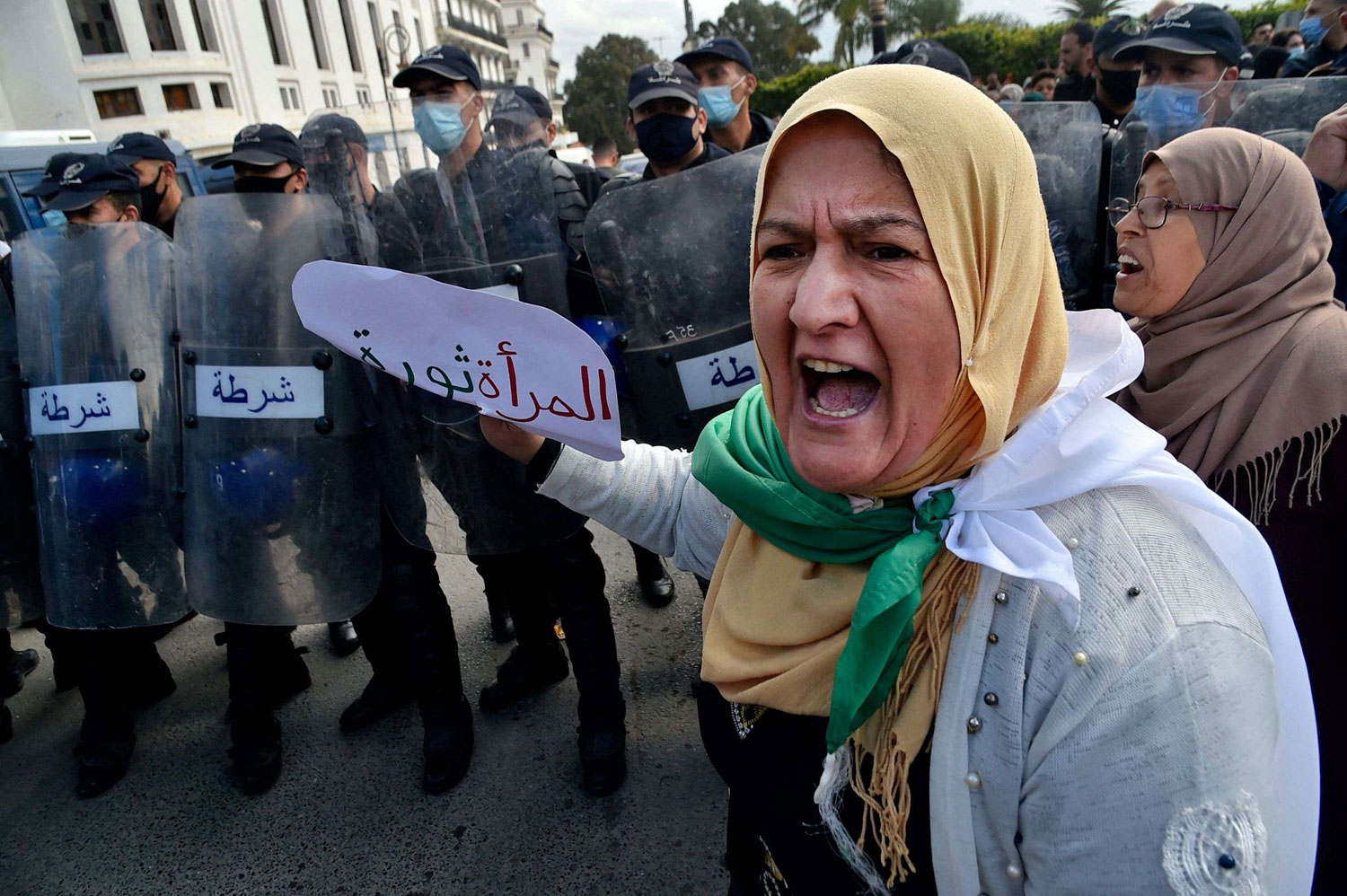 مسيرة نسائية تنديدا بقانون الأسرة 