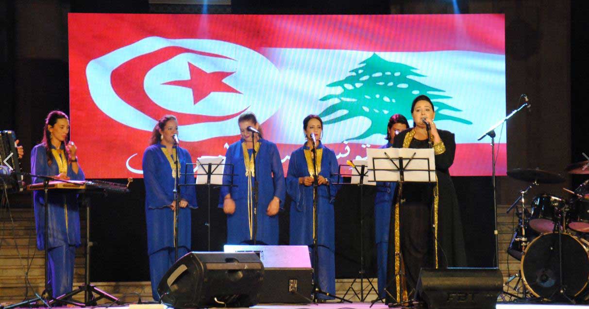 الحفلة انطلقت بصوت أمينة الصرارفي