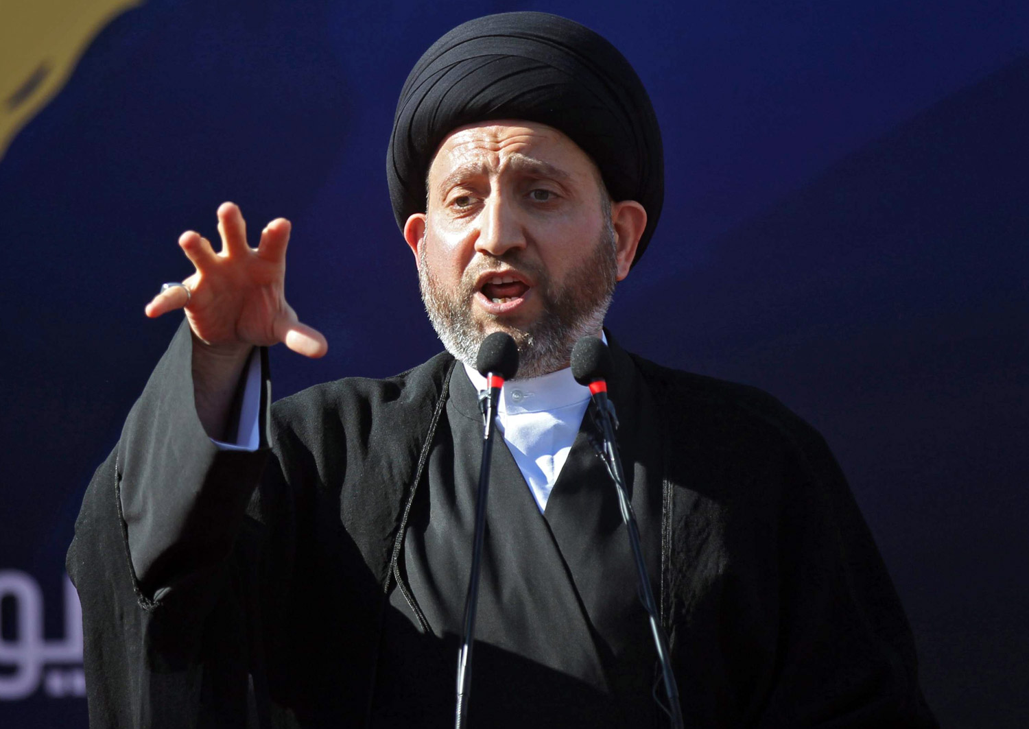 عمار الحكيم قد يعود إلى مربعه الطائفي بمجرد تلقيه إشارة رضا من إيران، تماما مثل ما يفعل الصدر