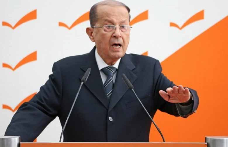 الرئيس عون يبدو اليوم واضحا بانحيازه، وقد كرّر القول في دردشة مع الصحافيين في مقر إقامته الصيفي في قصر بيت الدين {كان يطلب مني بعض السياسيين الضغط على الوزير جبران باسيل لكنني لا أضغط عليه. عليكم أن تتكلموا معه وتعترفوا بموقعه كرئيس أكبر كتلة برلمانية}