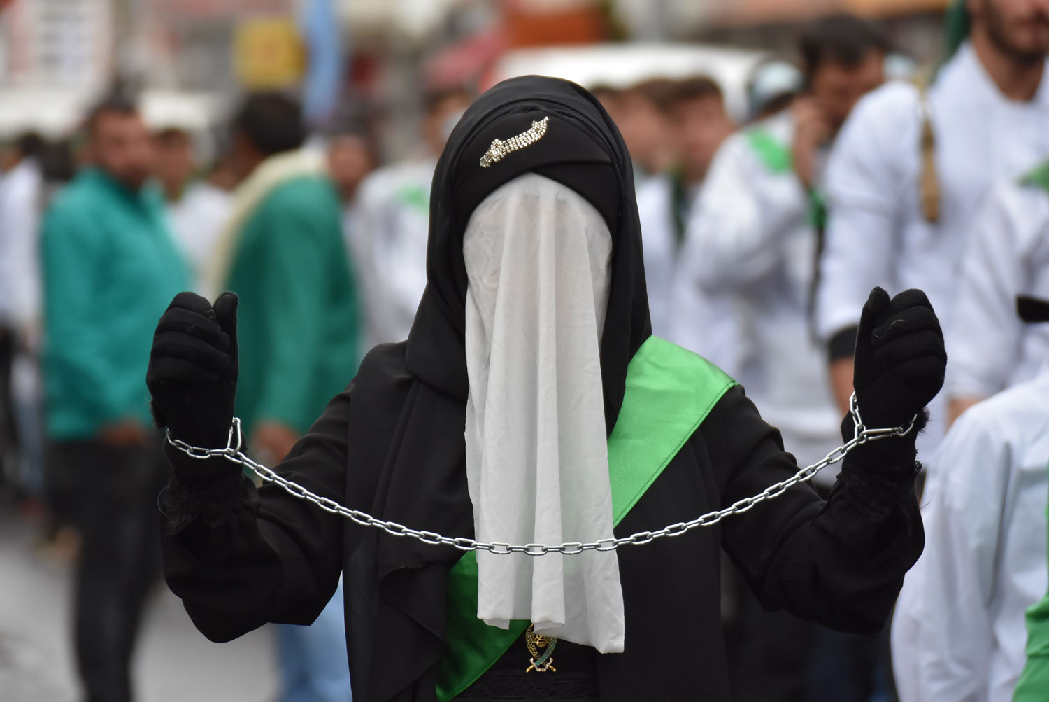 عاشوراء بين الذكرى الدينية و"الاستغلال السياسي"