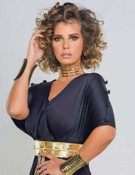 الفنانة إيمان العاصي جسّدت في العمل دور هند التي ارتبطت بالعديد من العلاقات العاطفية الفاشلة