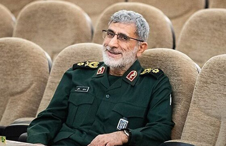 أولى مهام قاآني لا تعود إلى انتصاراته الحربية كما يدعي الإيرانيون، بل كانت موجهة ضد الشعب الإيراني ذاته، فقد تم تكليفه بقمع انتفاضة شعبية قام بها التركمان والكرد واليساريون في كلستان وكردستان لمواجهة المدنيين بشكل دموي