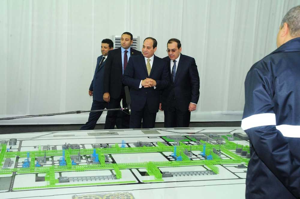 المُلا أحد الذين لعبوا دورا في هندسة مشروع تحول مصر مركزا للطاقة، وهو بمثابة دينامو يتحرك بلا ضجيج