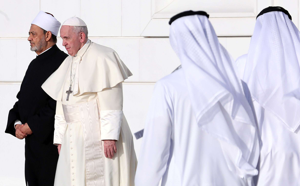 شيخ الأزهر أحمد الطيب يدعو  العالم للصلاة أملا في رحمة الله لإنقاذ “البشرية 