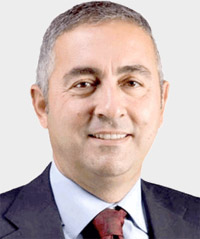  إرغون باباهان: بيان داود أوغلو ينهي سياسة الخوف التي يتبعها أردوغان