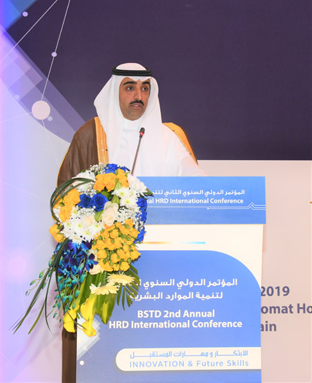 الشيخ محمد بن خليفة آل خليفة: تمكين العنصر البشري البحريني الشاب من مواكبة التقنيات الحديثة أمر مهم من أجل رفعة وازدهار البلاد 