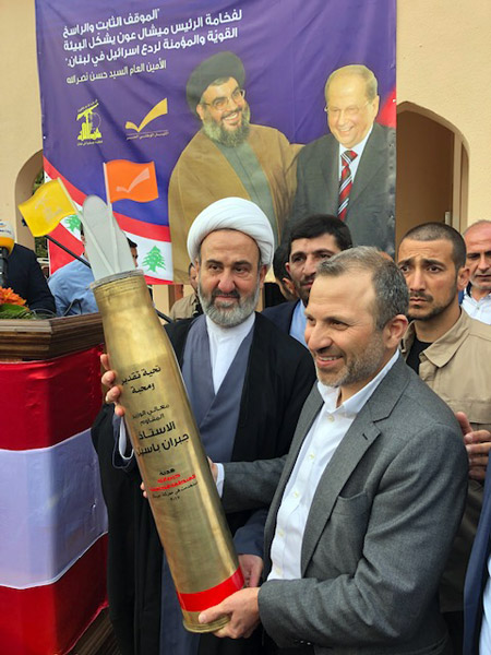 الاعتراض الشعبي الكبير على باسيل يبدو نتيجة طبيعية لخطاباته التي يعتبرها كثير من المسيحيين “فتنوية متنقلة» يستعيد بها مآسي الحرب الأهلية.