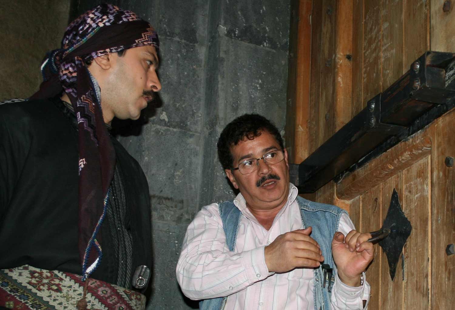 حكاية الأبواب مع الملا لها نكهتها 