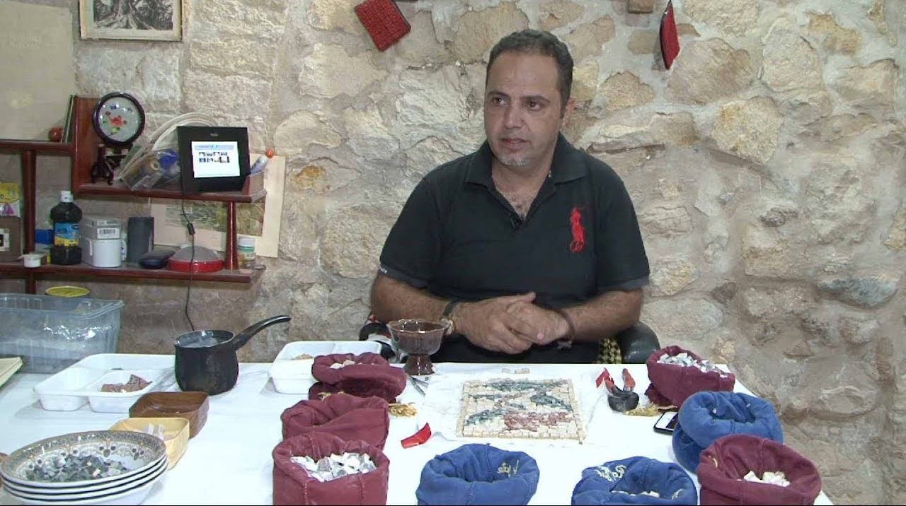اعتماد الألوان الطبيعية للحجارة