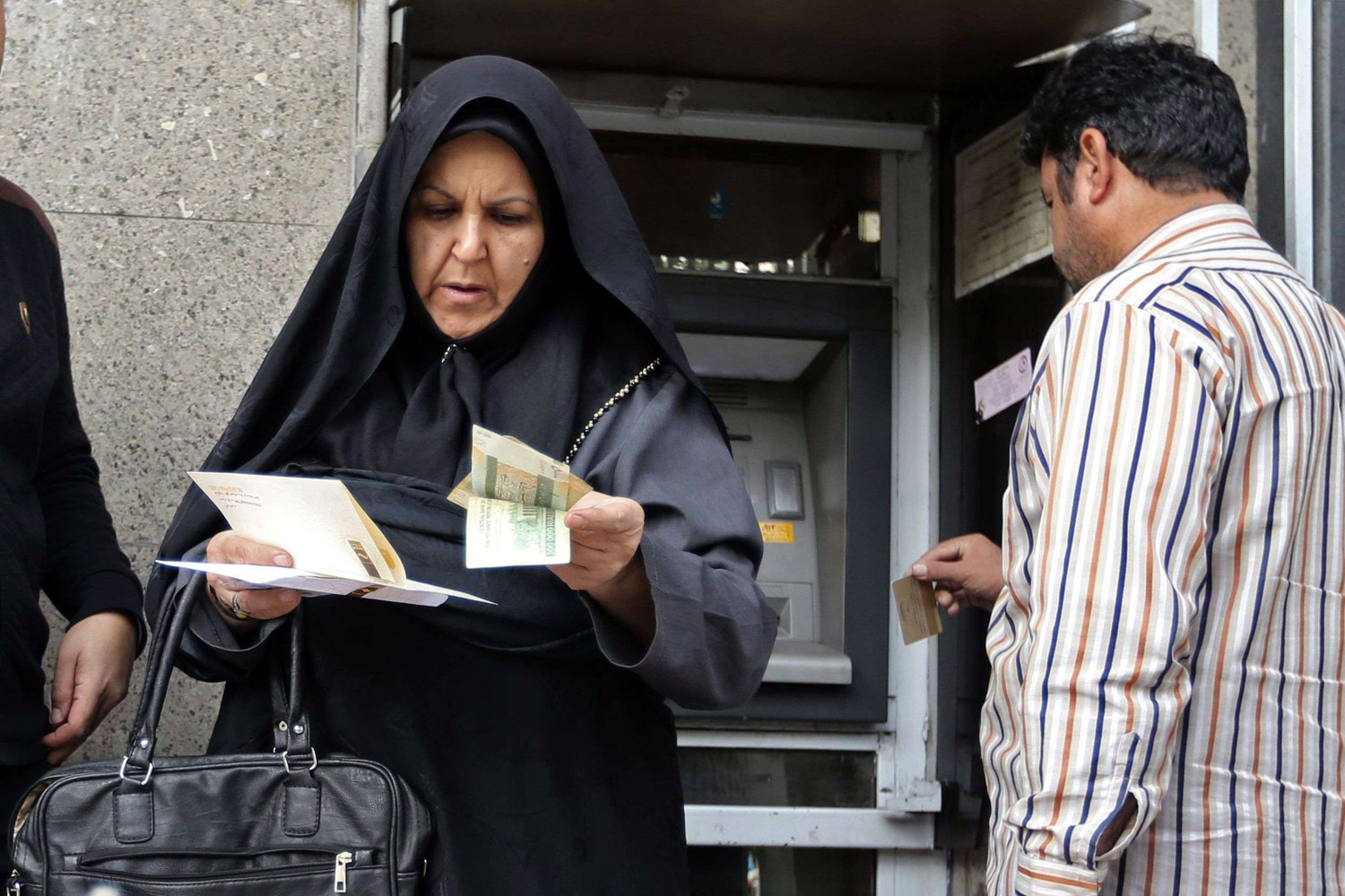 شيوخ الفضائيات يستخدمون كل الوسائل الإعلامية في الهجوم على البنوك الحكومية للدعاية لما يسمى بالبنوك الإسلامية
