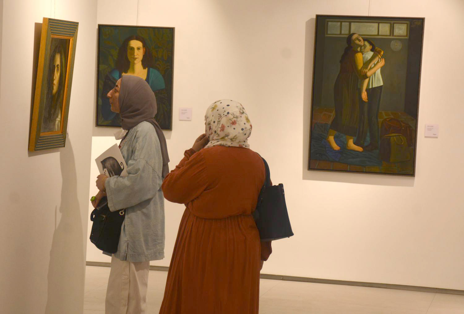 لوحات لا تسعى إلى القصاص من الرجل