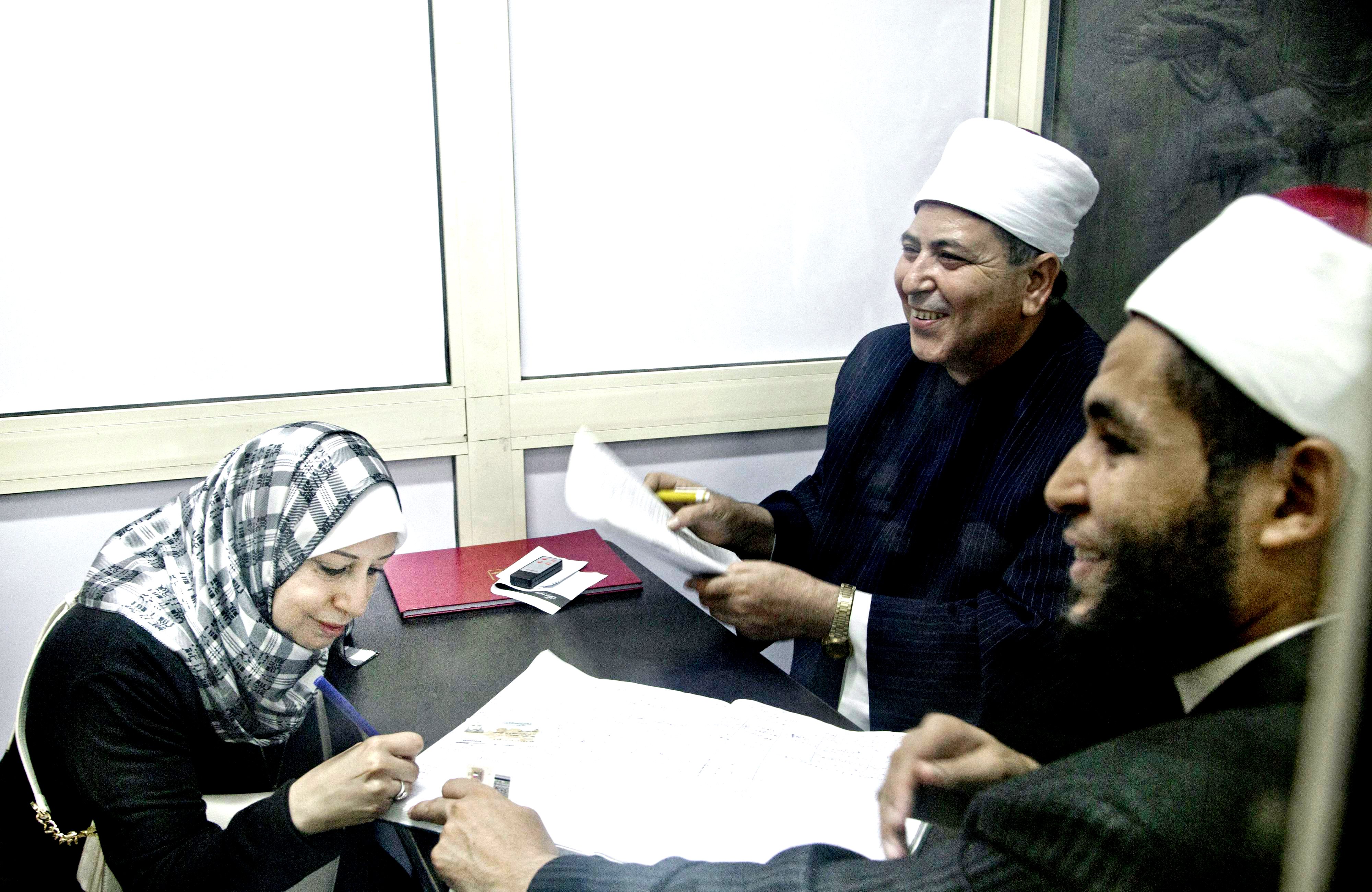صوت المرأة عورة وبالانتخابات روعة
