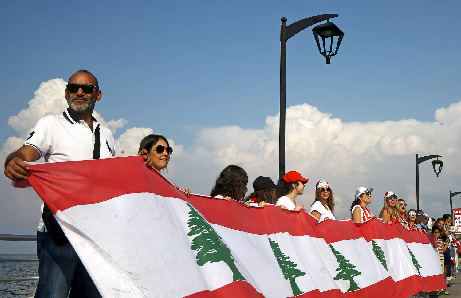 لبنان من شماله إلى جنوبه يرفض الطائفية