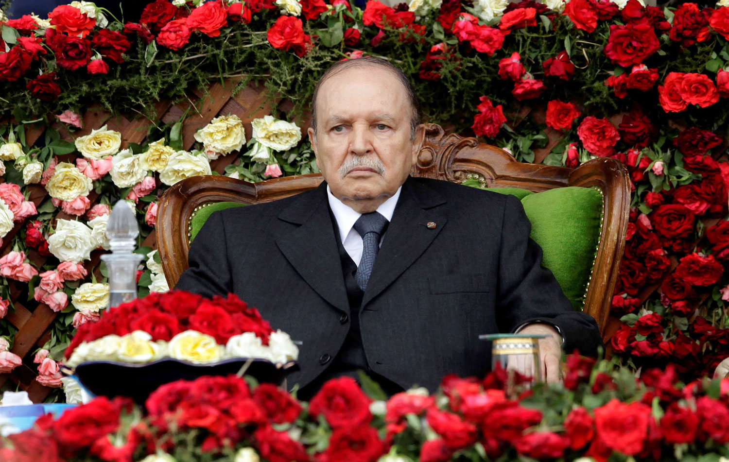 الرئيس الراحل يعدّ رمزا من رموز النظام السياسي في الجزائر القائم على الصمت وعلى {ثقافة الدولة}، وحين رحل رحلت معه أسرار كثيرة