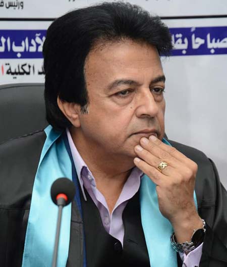 حسن حماد مفكر مصري مناهض لتيار الإسلام السياسي، توصف آراؤه بأنها جريئة جدا، وتعتبر كتاباته تفنيدا عقلانيا لمخاطر خلط الدين بالسياسة