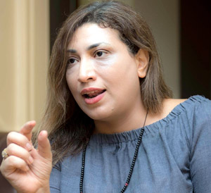 لا وجود لمصطلح "القضايا الحساسة"، فكل قضية لها وقتها وظروفها ومرحلتها التي تتغير، فقضية تعليم الفتيات أو عمل المرأة في مطلع القرن العشرين كانت قضية حساسة قبل أن تصبح حقا دستوريا وممارسة عادية.
