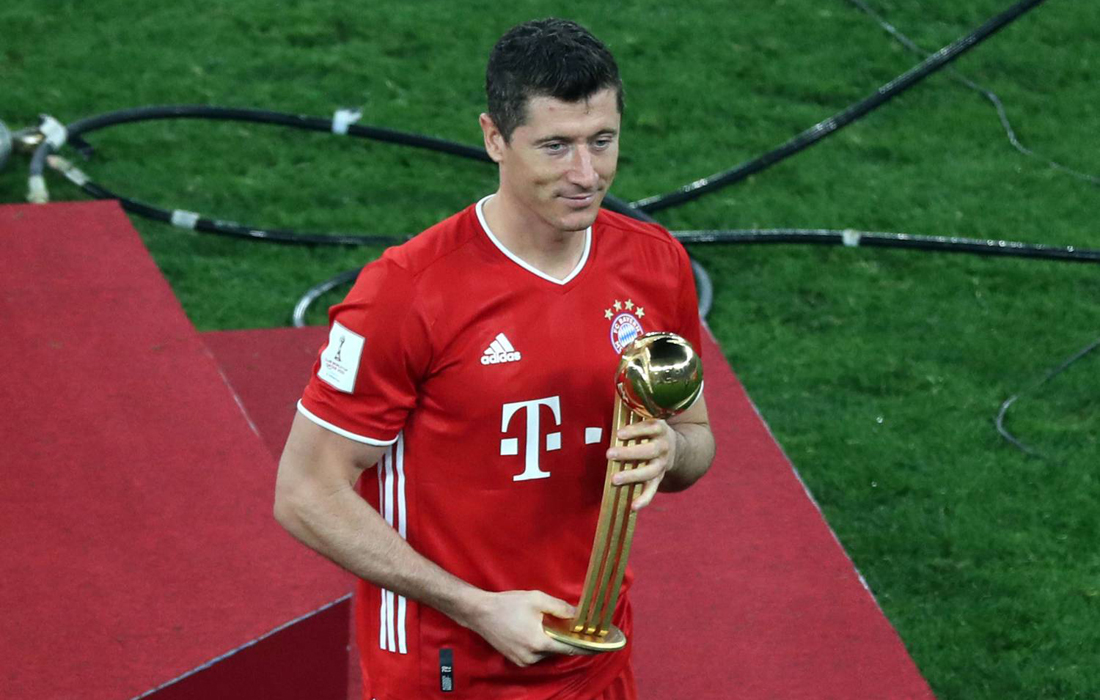 النجم البولندي روبرت ليفاندوفسكي توج بجائزة أفضل لاعب في البطولة، حيث نال الكرة الذهبية بعدما قاد البايرن إلى اللقب للمرة الثانية