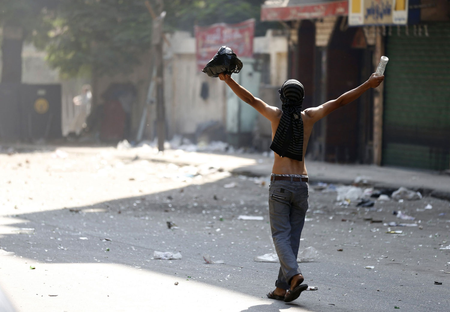 حين تجندت الجماعة لتسوّق لأنصارها وجود حرب بين الكفار والمسلمين