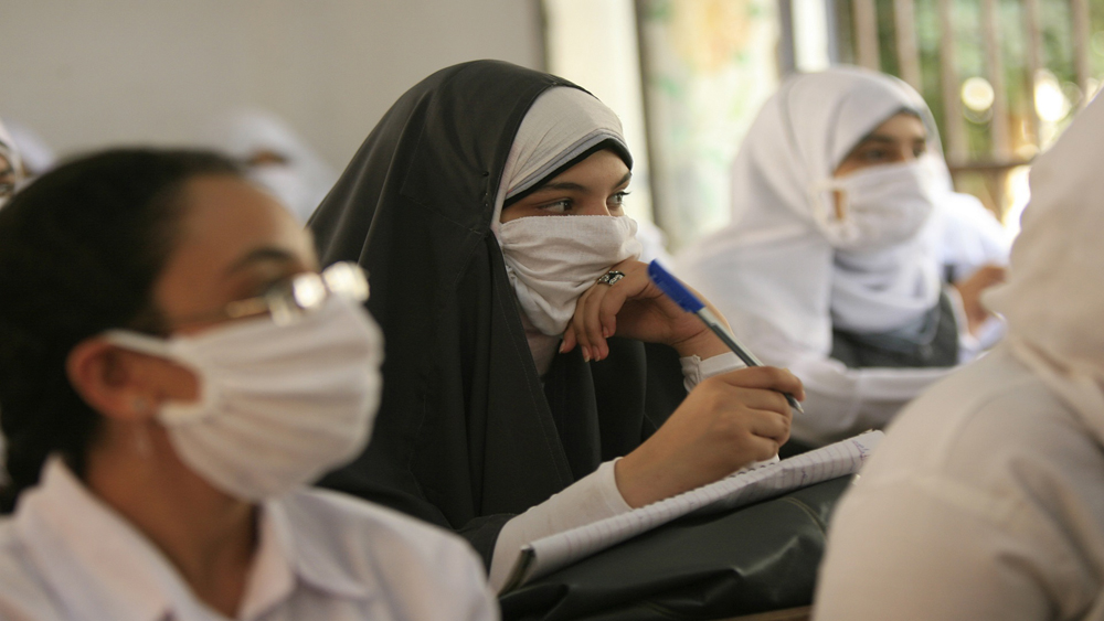 الجامعة المتنفس الوحيد للفتيات أحيانا