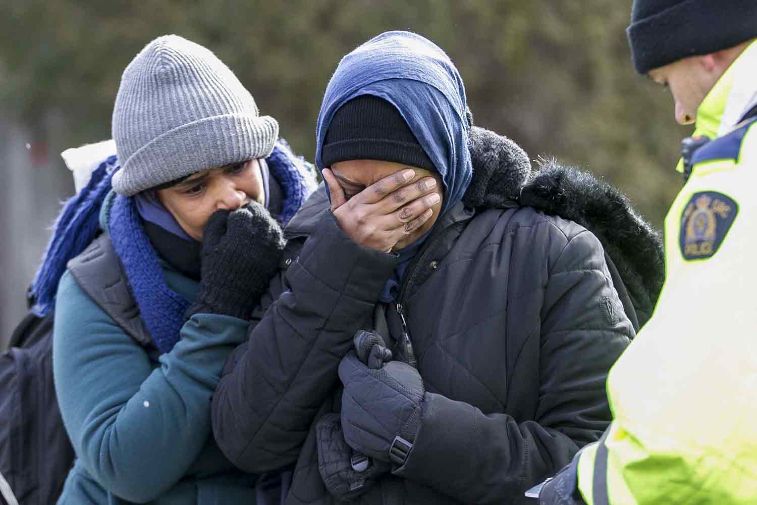 النساء أصابهن اليأس من توفير ظروف عيش محترمة في أوطانهن