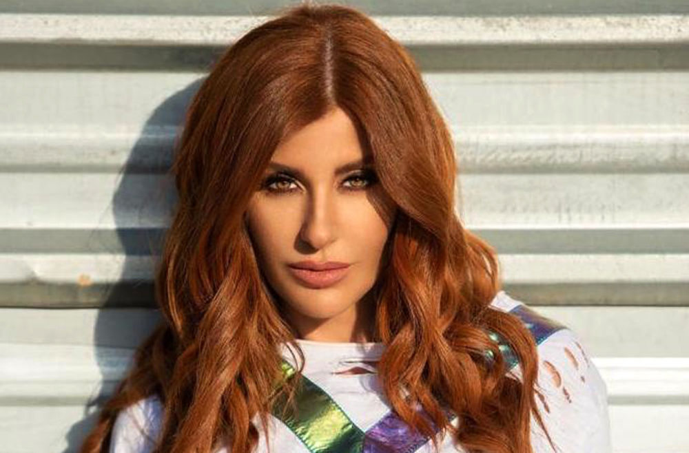 الفنانة اللبنانية ريتا حرب استطاعت عن جدارة أداء دور المرأة القوية في زمنين متباعدين، واحدة وهي شابة وأخرى وهي زوجة وأم