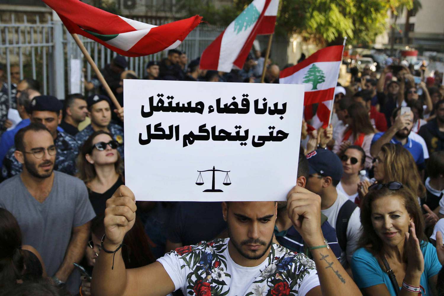 عرابو التظاهرات العربية يعلّمون شعوب العالم الشجاعة