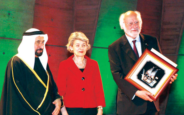 جانب كبير يغيّره خزندار في كيفية تعاطي الذهن الغربي مع الدور العربي، ولكنه تغيّر شخصياً أيضا، فقد أعاد تقييم رؤيته الثقافية بضرورة دعم المسرح العربي وتحصينه، أو بمعنى أدق تأصيله ودعم هويته لتكون متمايزة عن المسرح الغربي