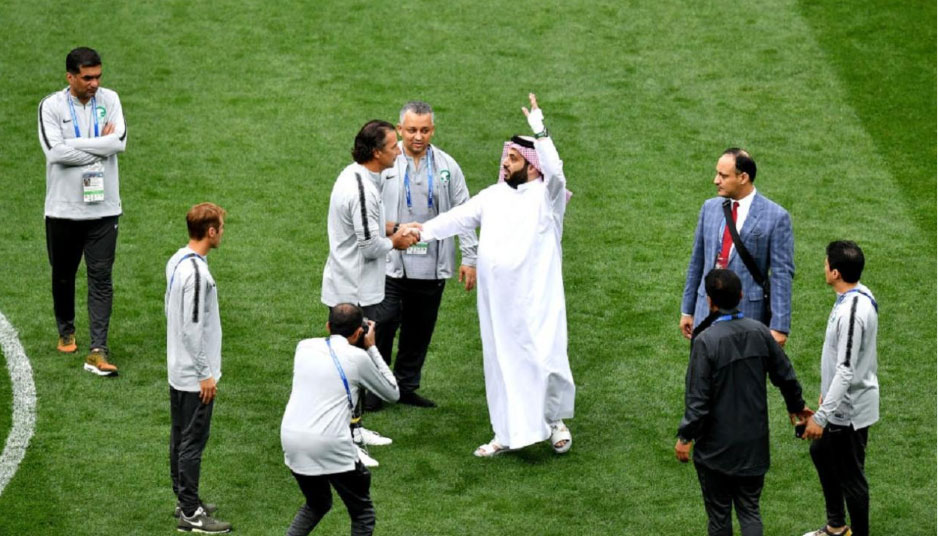 المصالح تتلاقى بين مالك “بيراميدز” رئيس هيئة الرياضة السعودية تركي آل الشيخ، والتوأم؛ فالأول يرغب في كسر هيمنة الأهلي على لقب الدوري المصري، بينما يريد الأخوان تحقيق أحلامهما الذاتية