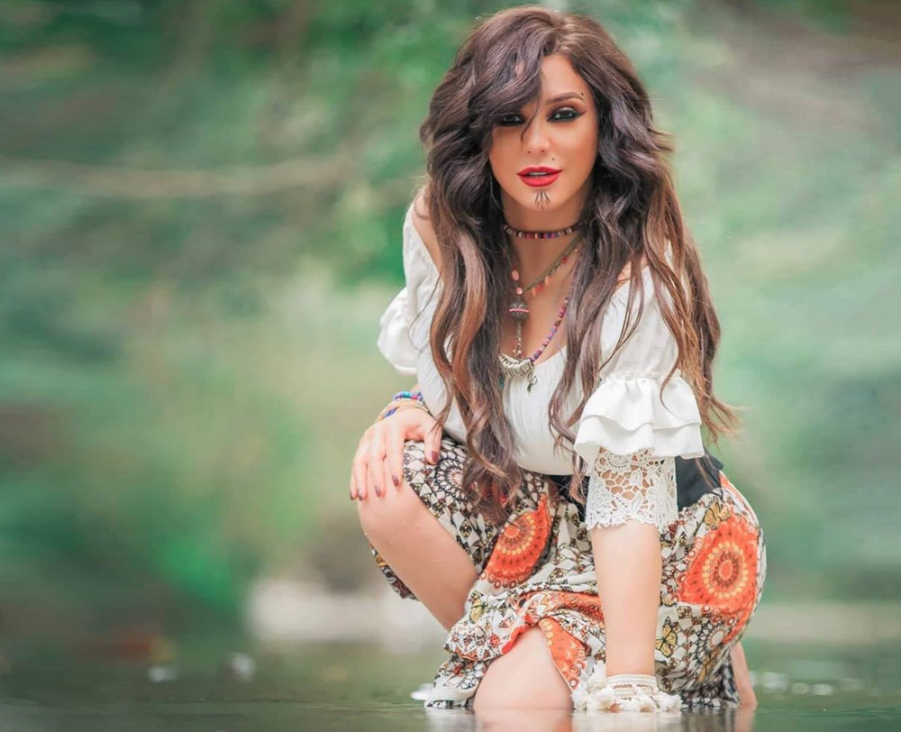 سلاف فواخرجي تتقمّص  في مسلسل "شارع شيكاغو" دور فتاة متمرّدة تعيش قصة حب جارفة وسط تحديات اجتماعية